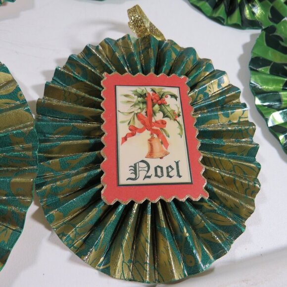 Victorian Christmas 3-D Rosettes large (20) collection - Picture 3 of 16